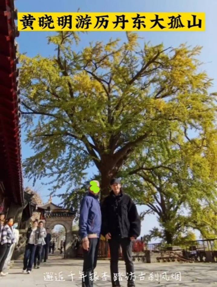 今次黃曉明又發現一拖二現身。